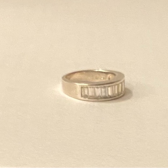 Avon 925 Sterling Silver square cut Cubic Zirconia stones band ring - size 5 - Picture 7 of 12